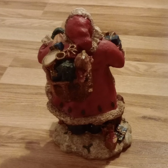 Santa Statue - Picture 2 of 3